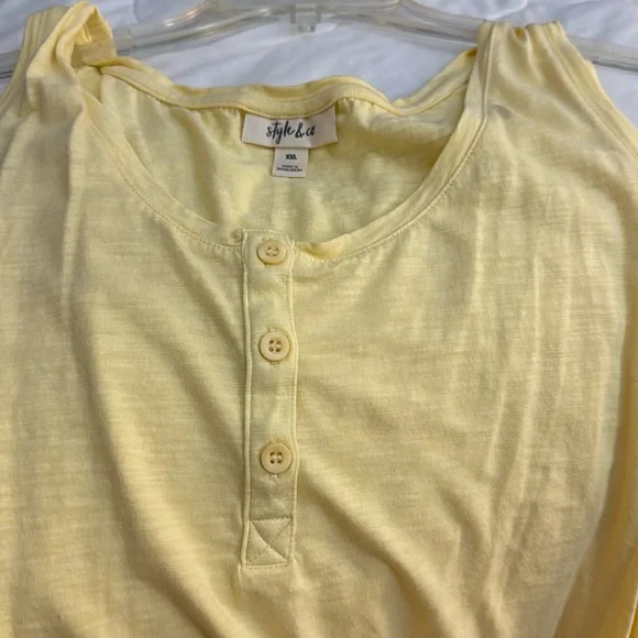 Cute yellow XXL Henley Style tank ties at bottom - Picture 5 of 6